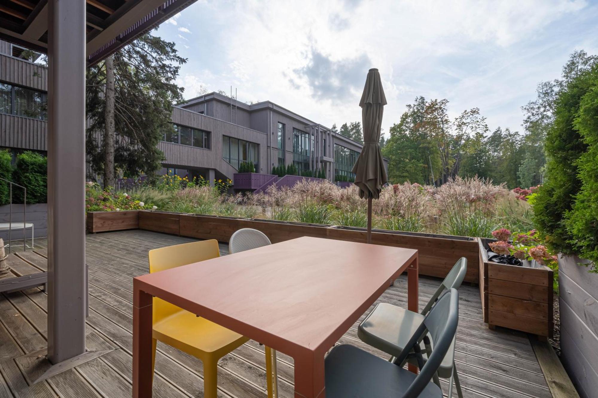 Stylish 2-bedroom With Large Terrace, Near Forest Park & Beach, Child-friendly Location